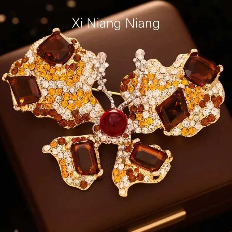 合金仿水晶胸针 澜柒-星蒂设计师款胸针玫瑰蝴蝶品牌订单-S5101