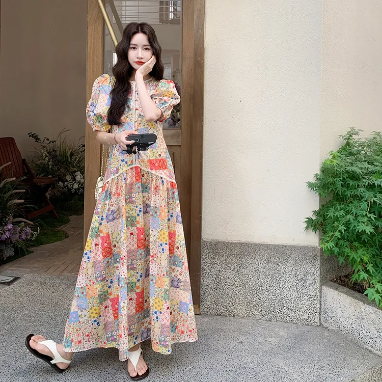 多巴胺巨好看碎花连衣裙女2025年夏季法式慵懒松弛感泡泡袖大摆裙