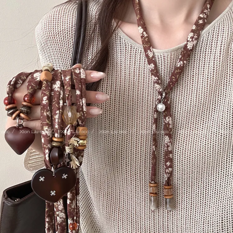 铜布艺项链 复古咖色碎花爱心丝巾项链女款秋冬高级感毛衣链配饰 