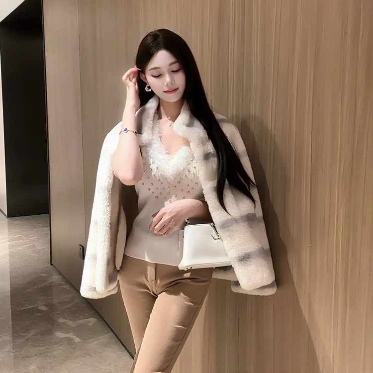 【景甜的甜专属】冬季雪山晕染仿獭兔毛毛横排渐变皮毛一体外套