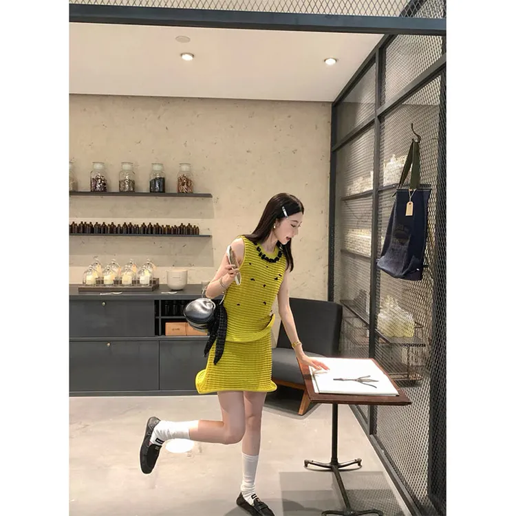 2025夏季高级感时尚无袖针织圆领显瘦修身上衣气质收腰A字半身裙