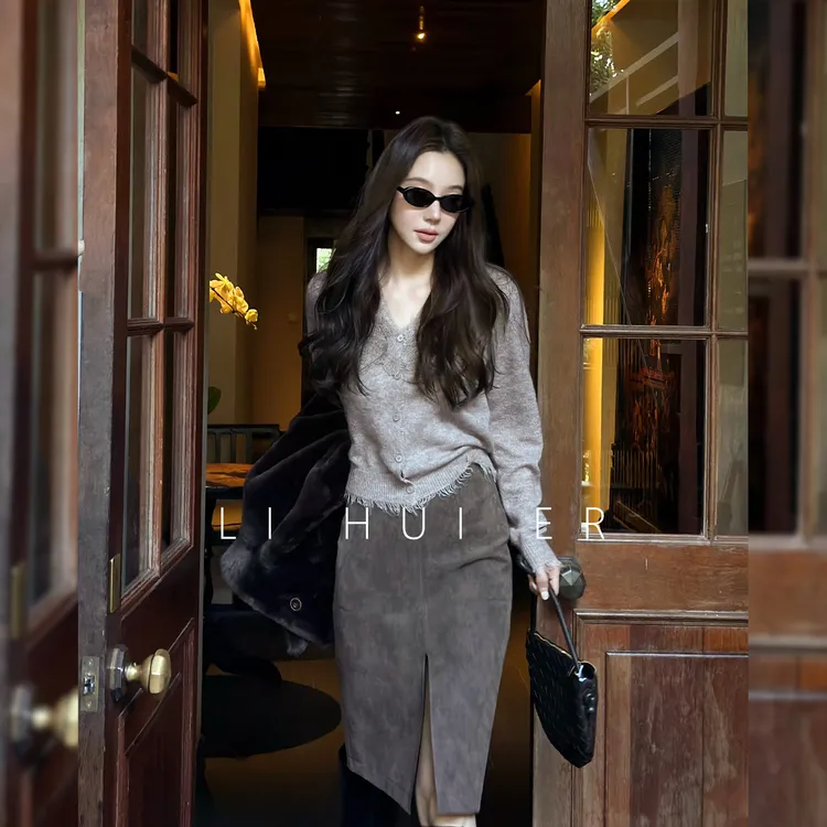 LiHuiEr李慧儿【弥花】2025秋季显瘦气质舒适针织上衣25D0631