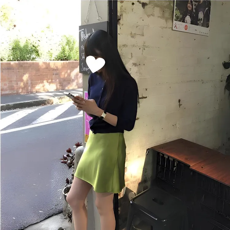 重磅进口三醋酸短裙 果绿缎面光泽感松紧腰斜裁A字鱼尾迷你裙度假