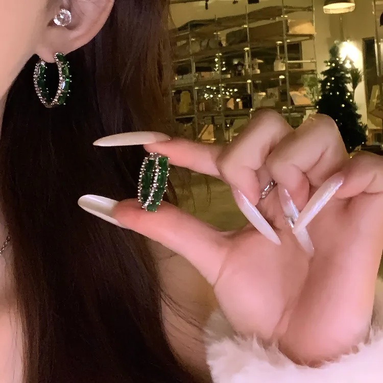 铜合金合成锆石耳饰 轻奢复古时尚气质耳环百搭显白贵气感耳圈