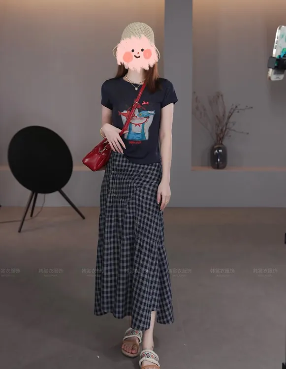 天丝薄款冰感短袖T恤上衣搭配高腰拼接格子半身裙两件套