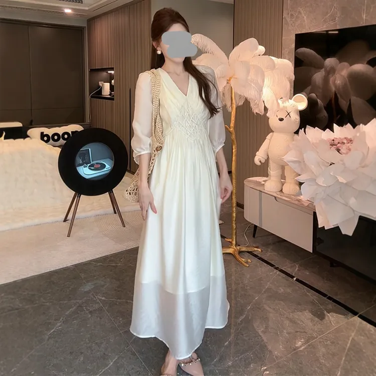 时尚气质名媛连衣裙2025夏季新款纯色泡泡袖V领减龄大摆长裙女