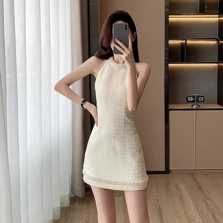 法式高级感名媛气质小香风连衣裙女夏新款2025肌理感珍珠挂脖短裙