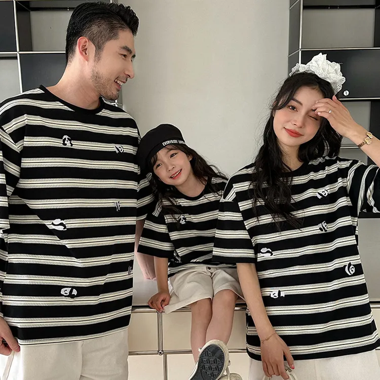 特别的亲子装夏装一家三口四口熊猫条纹休闲T恤洋气高级感母女装