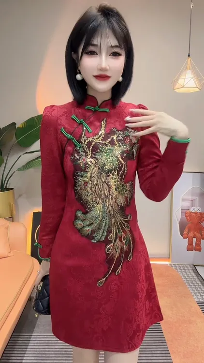 旗袍裙女秋冬新款重工绣花民族风中长修身显瘦盘扣连衣裙