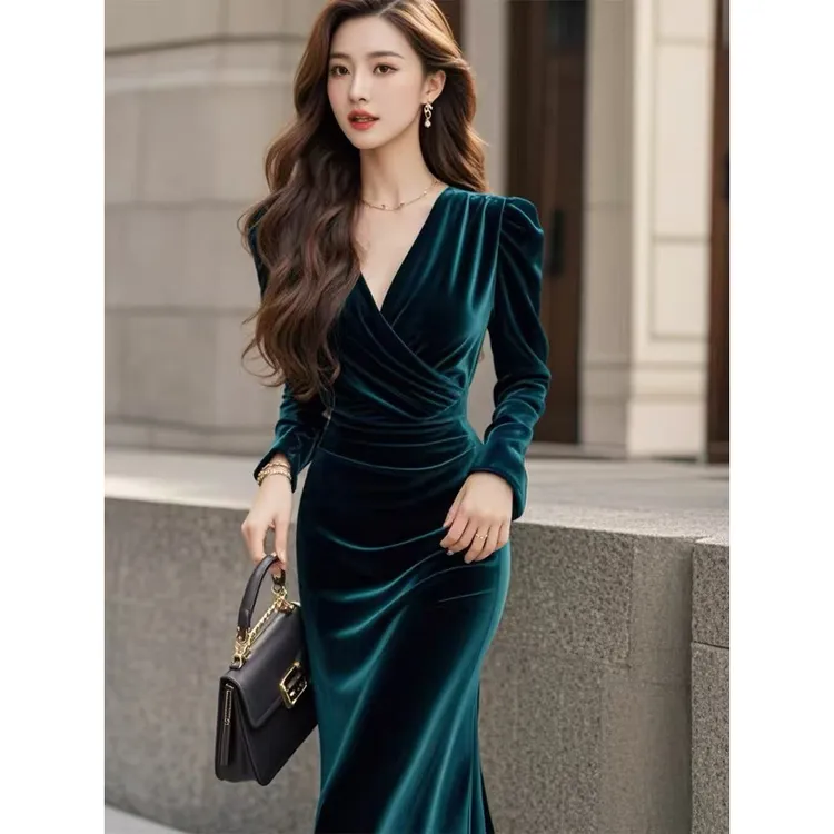 秋冬季法式御姐风情长裙高端气质墨绿色丝绒连衣裙上档次新款