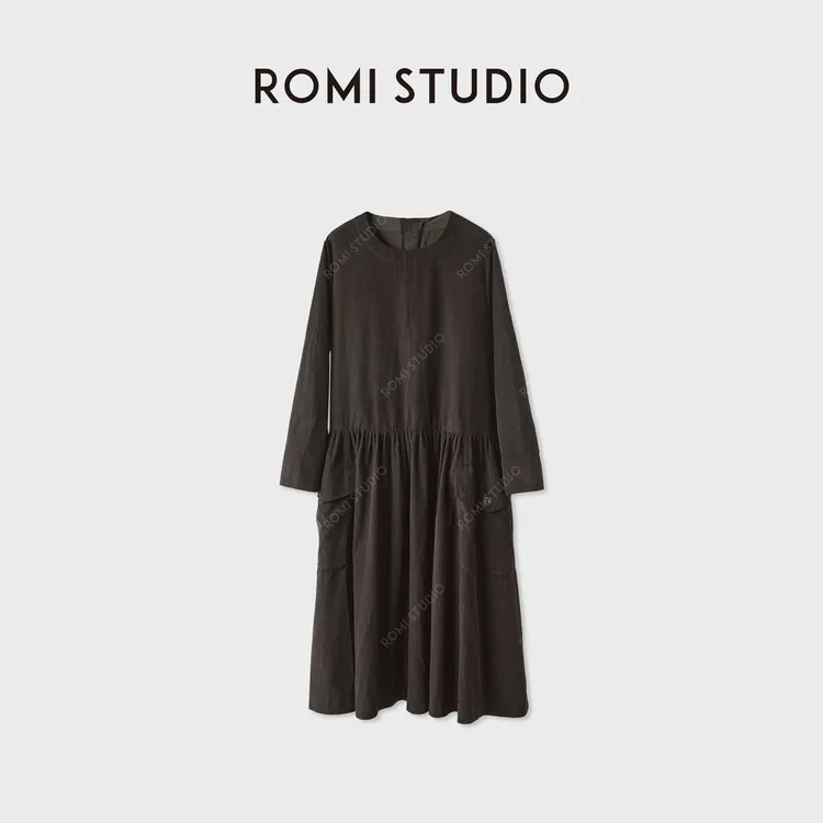 ROMI STUDIO“秋日氛围”质地细腻舒适悠闲贴袋连衣裙 RWCAL66362
