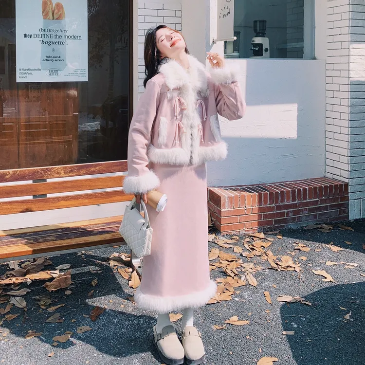 韩系秋冬穿搭一整套女新款巨好看的温柔风毛绒拼接外套半身裙套装