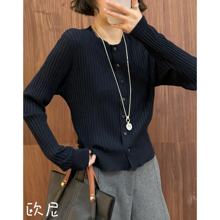 欧尼私服 2025秋季新款简约单排扣坑条纹长袖针织上衣2509C6232