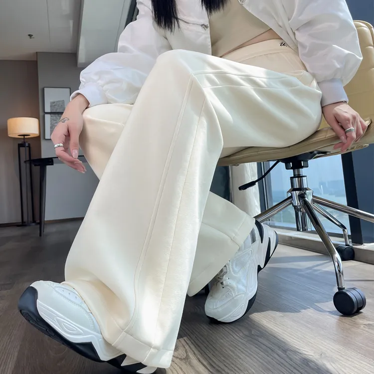 白色阔腿喇叭裤女秋冬2025新款高腰宽松显瘦垂感休闲微喇直筒裤子