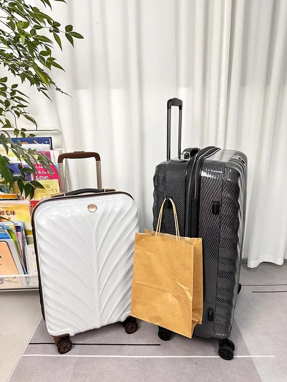出口高端碳纤维行李箱超轻20寸1.9kg密码登机箱万向轮时尚旅行箱
