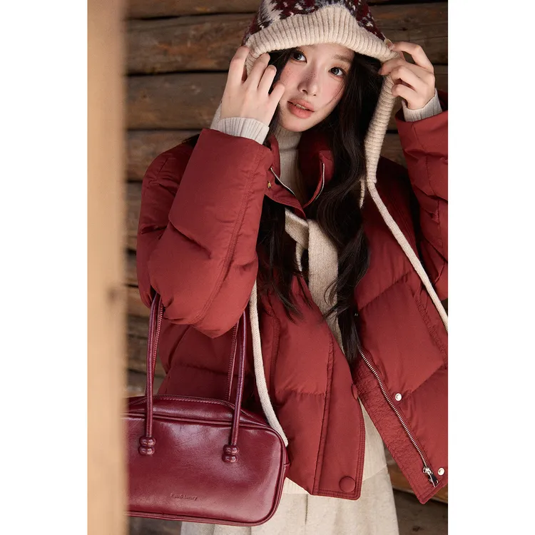 谜秀羽绒服女款外出新款外套显瘦复古红色配套提花帽90绒保暖外套