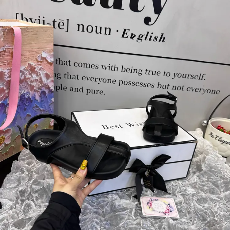 韩版小众设计感平底软底罗马凉鞋女2025年新款时尚百搭休闲凉鞋潮