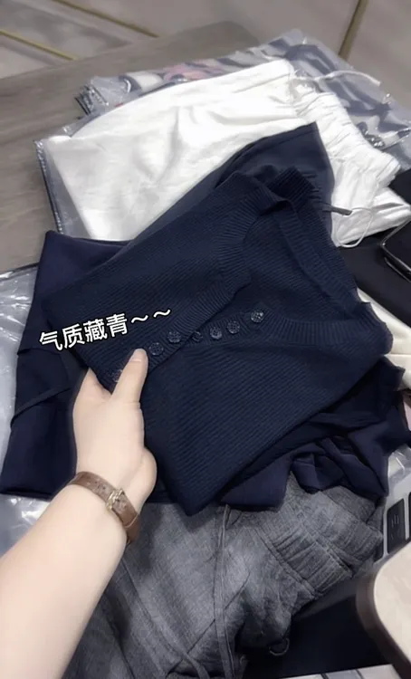 米蓝家名殿！气质显瘦～高级藏青剪刀领夏季柔软舒适短袖衫3070