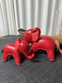 【溯源者】头层牛皮手工红色大象摆件
