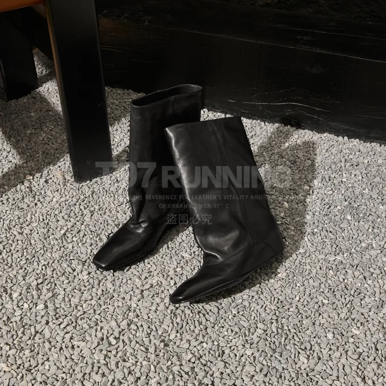 2025秋冬新款欧洲站时尚黑色百搭英伦风一脚蹬堆堆瘦瘦靴X0526