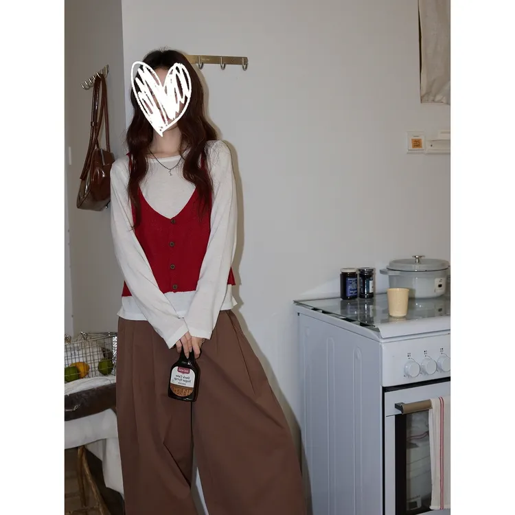 白色针织衫+红色马甲背心女秋季新款韩系叠穿小众百搭休闲两件套