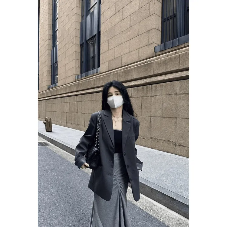 法式高级感黑色西装外套设计高腰显瘦小众褶皱鱼尾裙套装