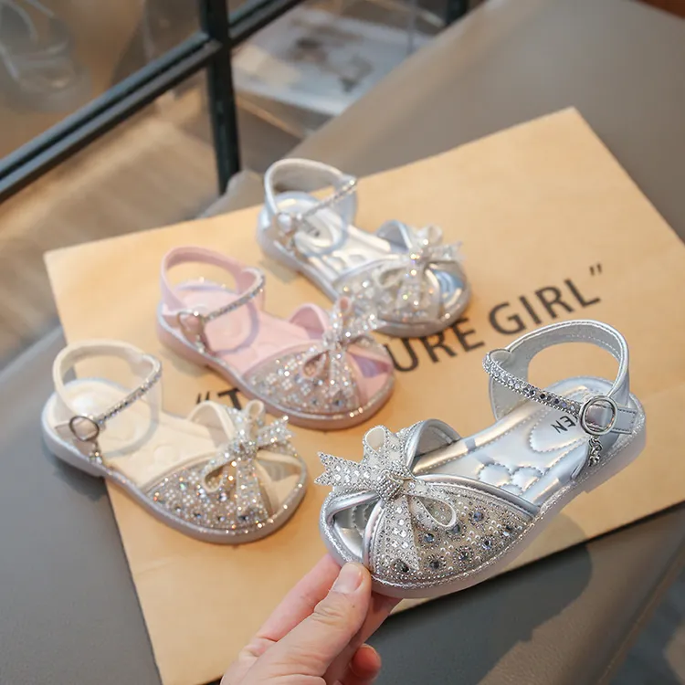女童凉鞋包头夏款2025新款儿童鞋子闪亮水晶爆款公主女宝软底夏季