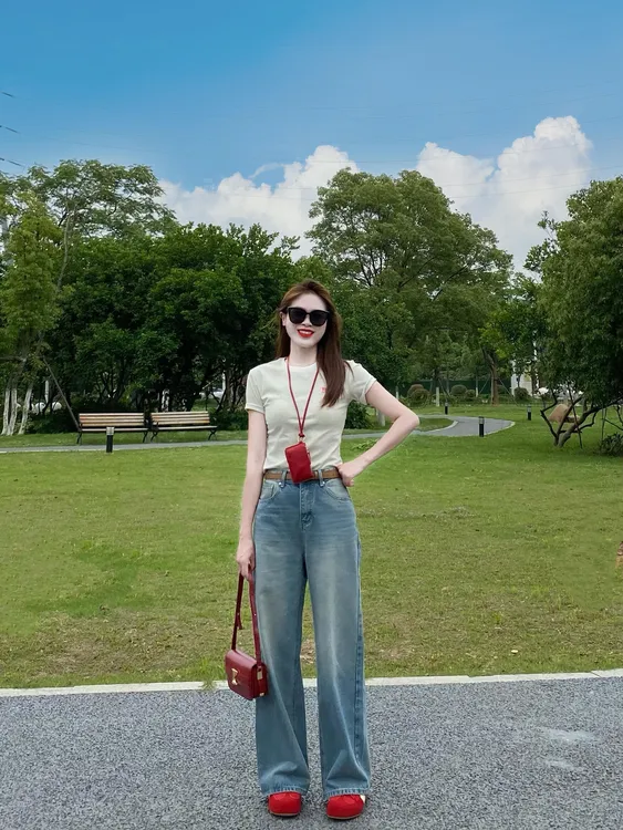 【燕麦奶茶】韩系时尚燕麦色短袖T恤上衣高腰蓝色复古牛仔裤两件套
