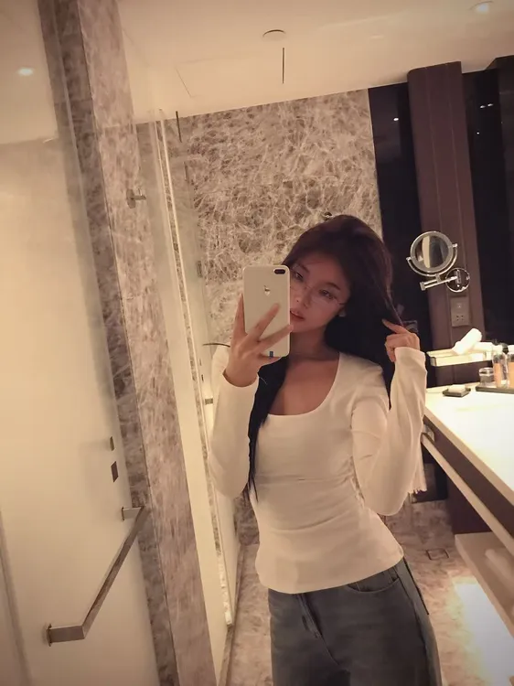 *尹千金*【人生打底】U领版型牛奶质地加绒大胸！细腰直角肩！S257591