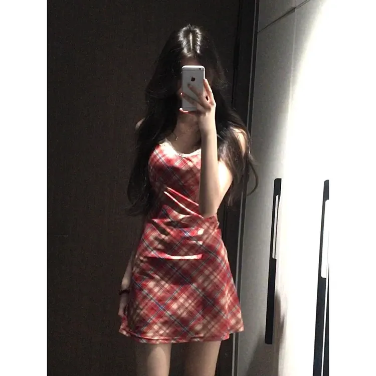 MARIE.COCO法式复古高级感红色格纹吊带连衣裙女性感纯欲包臀短裙