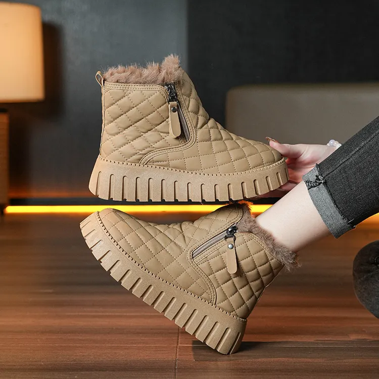 冬季马丁靴女鞋2025年新款爆款短靴网红靴子加绒加厚保暖高帮棉鞋