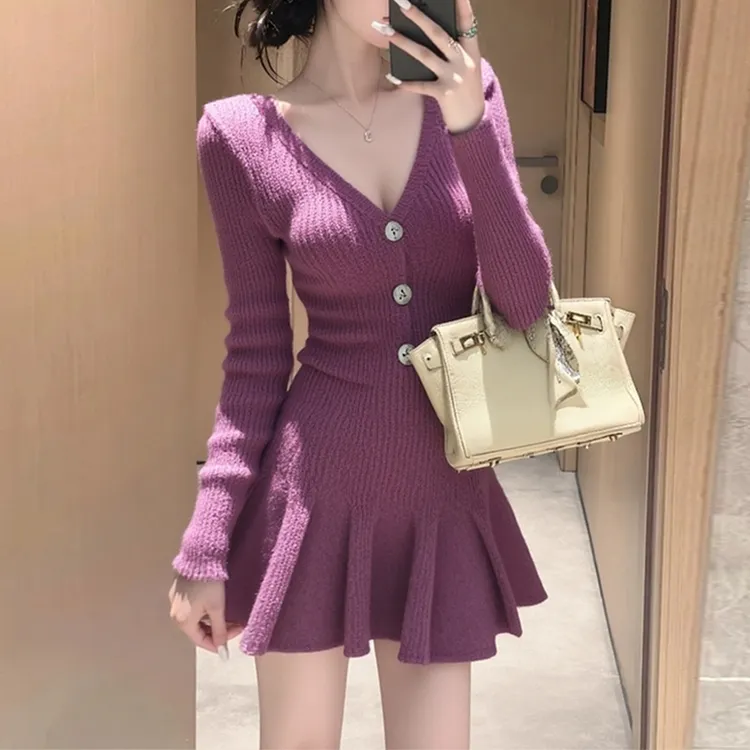 法式V领针织裙2025年秋冬新款收腰显瘦显高裙子女加厚打底连衣裙