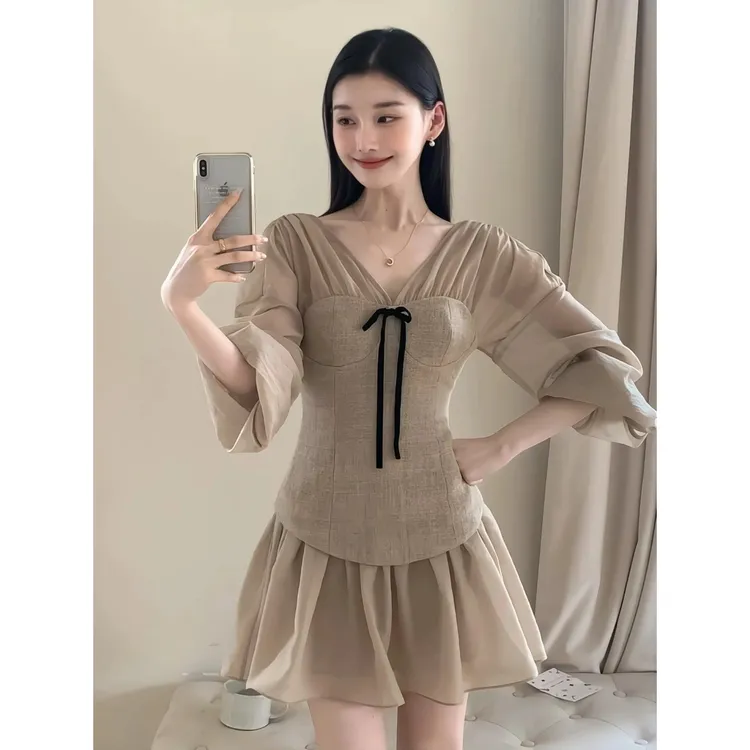 MARIE.COCO法式高级感气质V领收腰连衣裙温柔风独特绝美显瘦a字裙