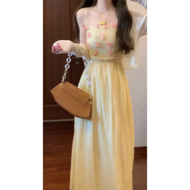 夏季法式温柔立体花朵装饰吊带连衣裙海边旅游度假搭防晒开衫