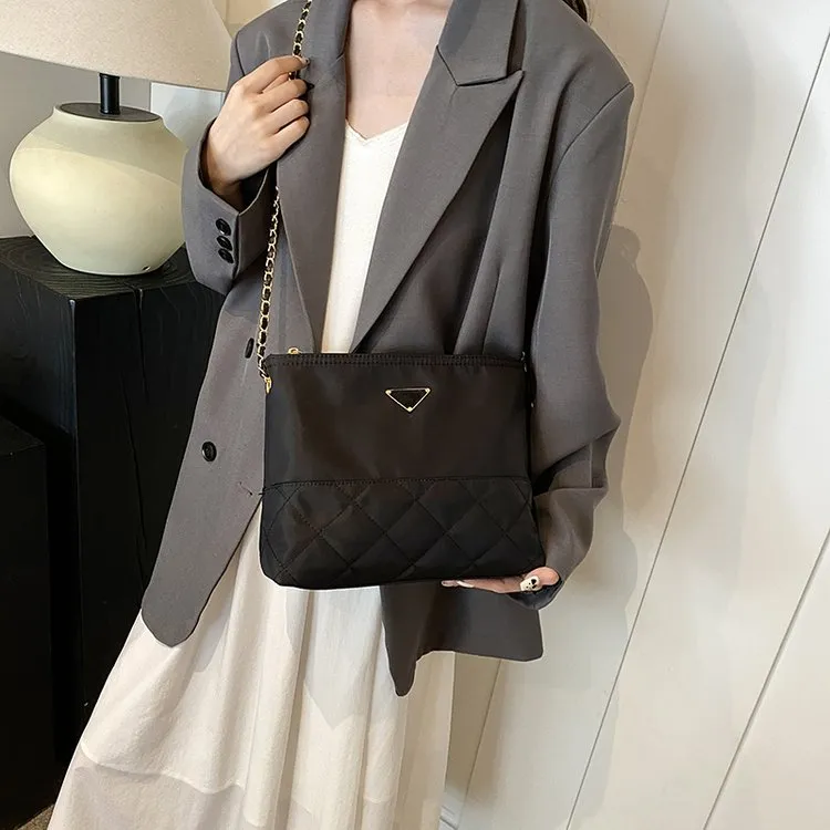 牛津布包包女夏大容量2025新款今年流行爆款链条斜挎包休闲水桶包