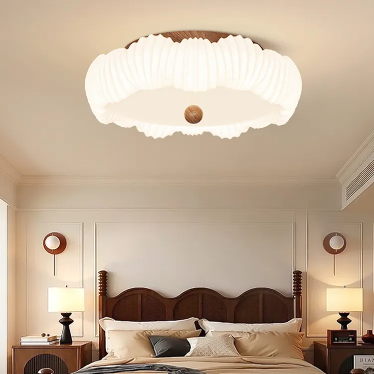 奶油中古风吸顶灯2025年新款家用主卧室房间灯复古创意中山灯具