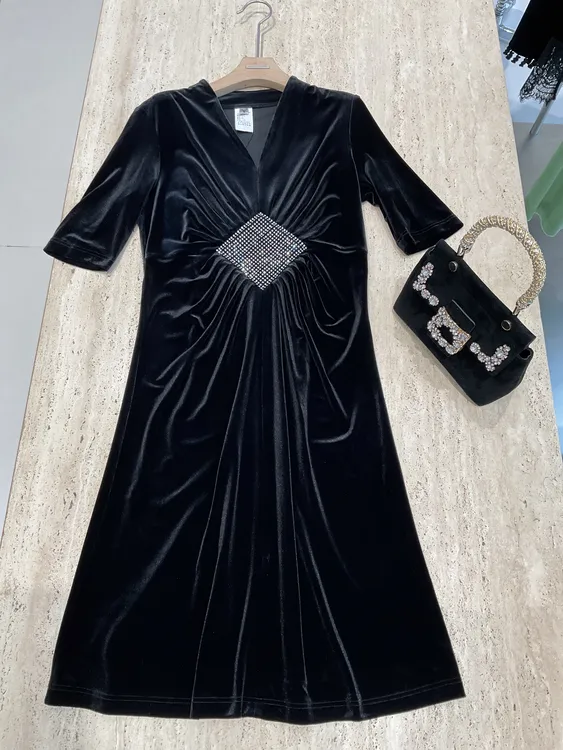 秀巧高端时尚丝绒V领大钻收腰长裙气质优雅8904