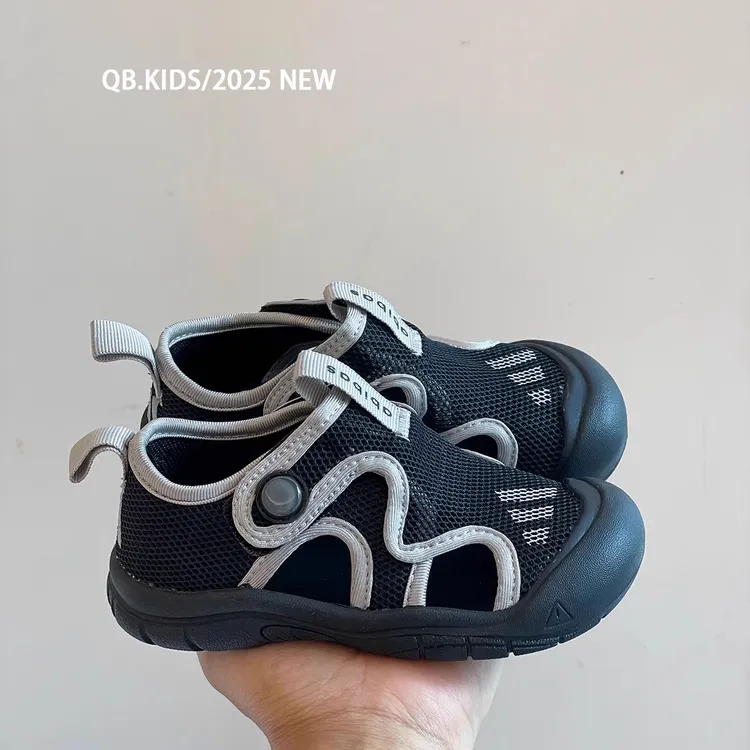 儿童包头凉鞋2025夏季新款男童鞋子镂空透气网面女童轻便沙滩鞋潮