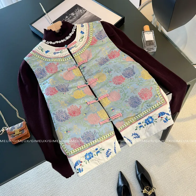 新中式中国风刺绣马甲套装女秋冬高级感轻奢盘扣花卉背心内搭毛衣