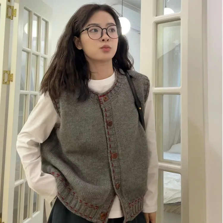 法式灰色圆领无袖明线针织马甲女2025新款高级感叠穿软糯毛衣背心