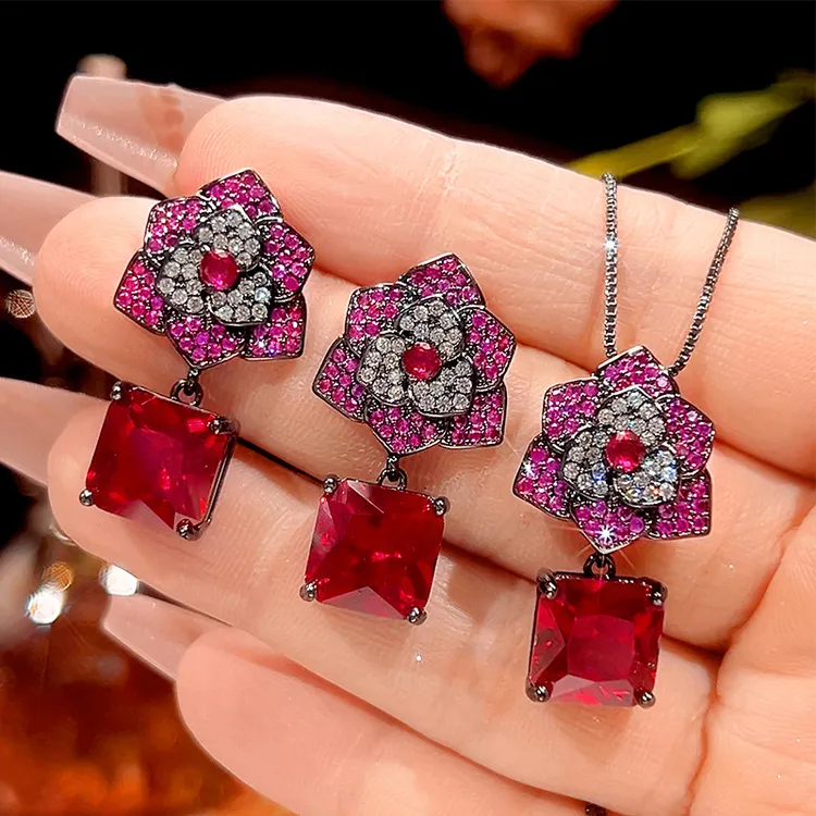 铜合成锆石吊坠 轻奢复古黑金玫瑰花项链主石10M镶嵌满钻直播同价