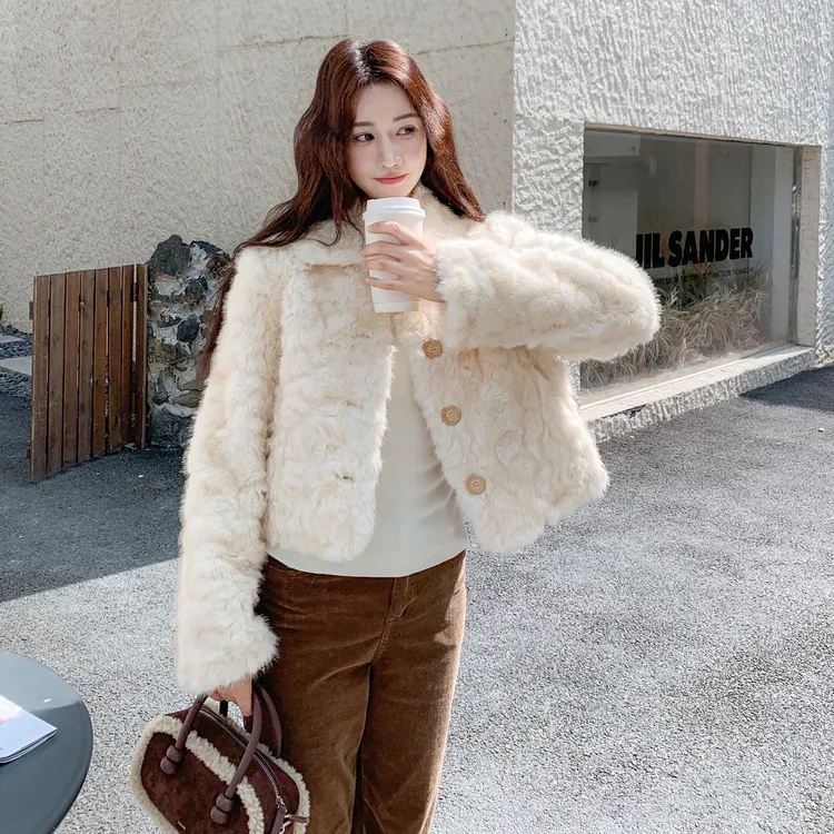 贵气御姐感米白色皮毛一体仿羊羔毛外套女秋冬2025新绝美气质棉服