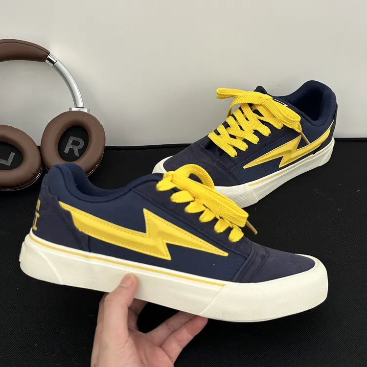 2025新款秋冬闪电情侣鞋嘻哈街头痞帅男鞋潮流百搭面包男士休闲鞋