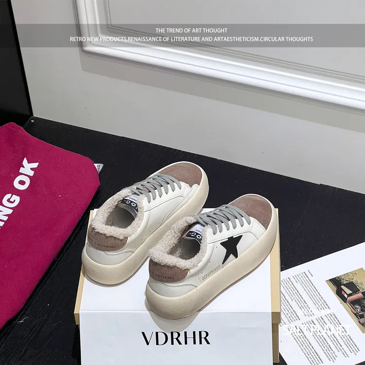 卡其色星星小白鞋女加绒加厚2025冬季新款磨砂德训鞋板鞋舒适棉鞋