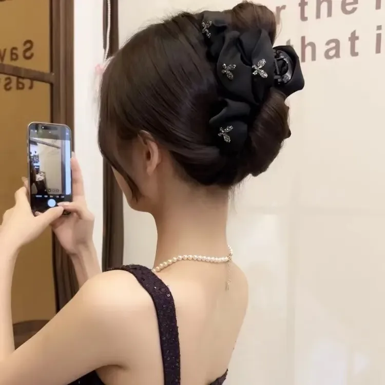 轻奢风气质褶皱蝴蝶抓夹2025新款高级感饱满后脑勺鲨鱼发夹子头饰