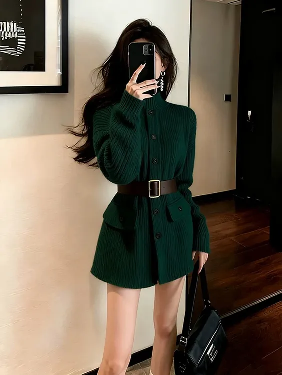 秋冬巨好看法式绿色高领针织连衣裙女2025新款高级感加厚a字短裙