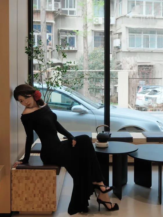 新款法式秋冬针织一字肩长袖鱼尾裙气质修身包臀性感打底连衣裙