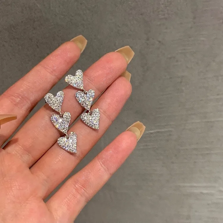 铜合金耳饰 时尚爱心耳钉轻奢小众设计高级耳坠长款流苏耳环