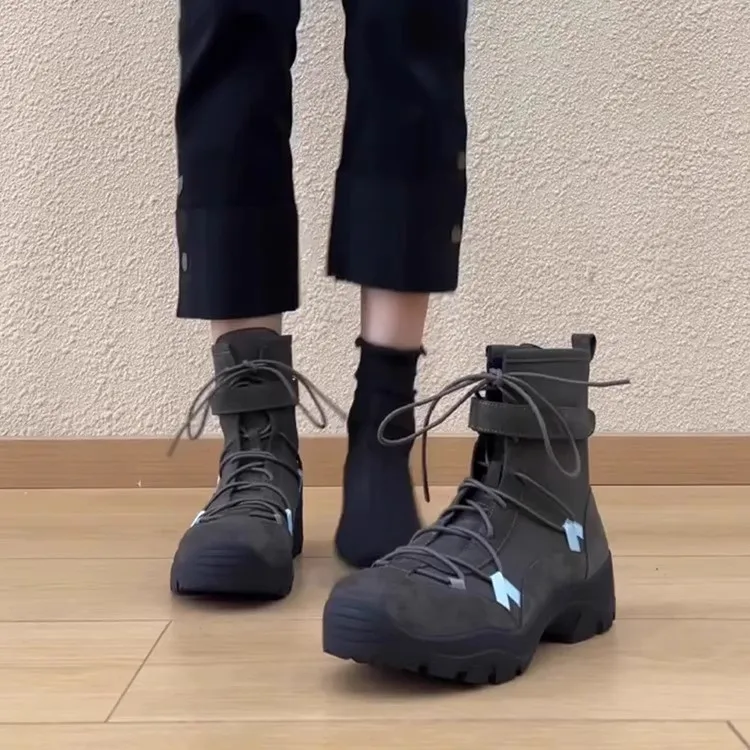 高级灰绒面厚底2025秋冬马丁靴女系带魔术贴运动风休闲机车靴单靴