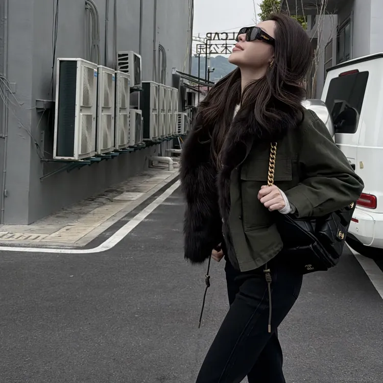  王嬛嬛MsLime 【雾纱】芬兰进口狐狸毛皮领&90鹅绒服 HD2C0902